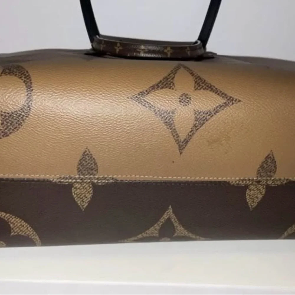 Louis Vuitton On The Go MM‎ Tan and Brown Monogram Tote